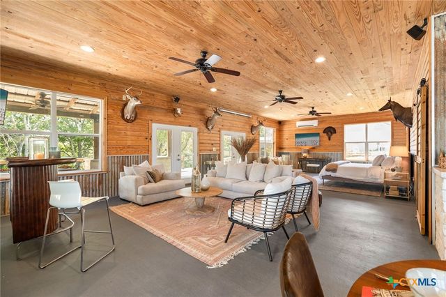 326 Red Bird Lane, Kingsbury, TX 78638