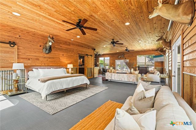 326 Red Bird Lane, Kingsbury, TX 78638