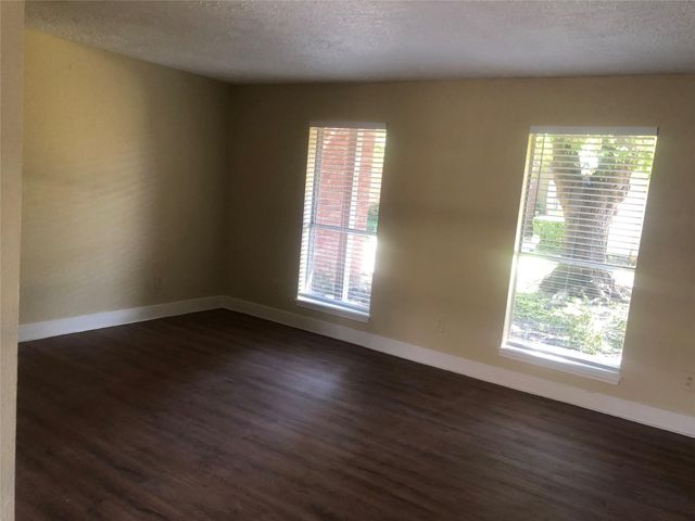 9308 Westwood Village Drive 21, Houston, TX 77036