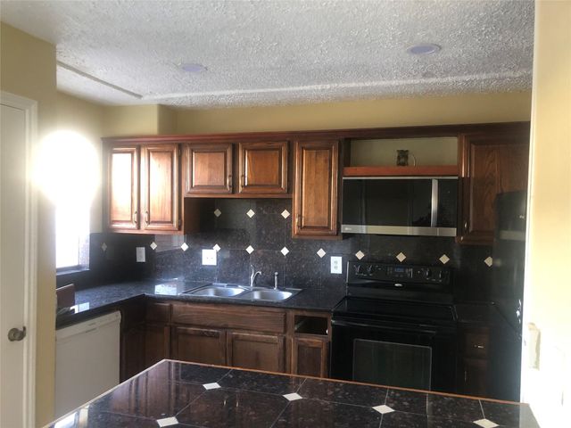 9308 Westwood Village Drive 21, Houston, TX 77036