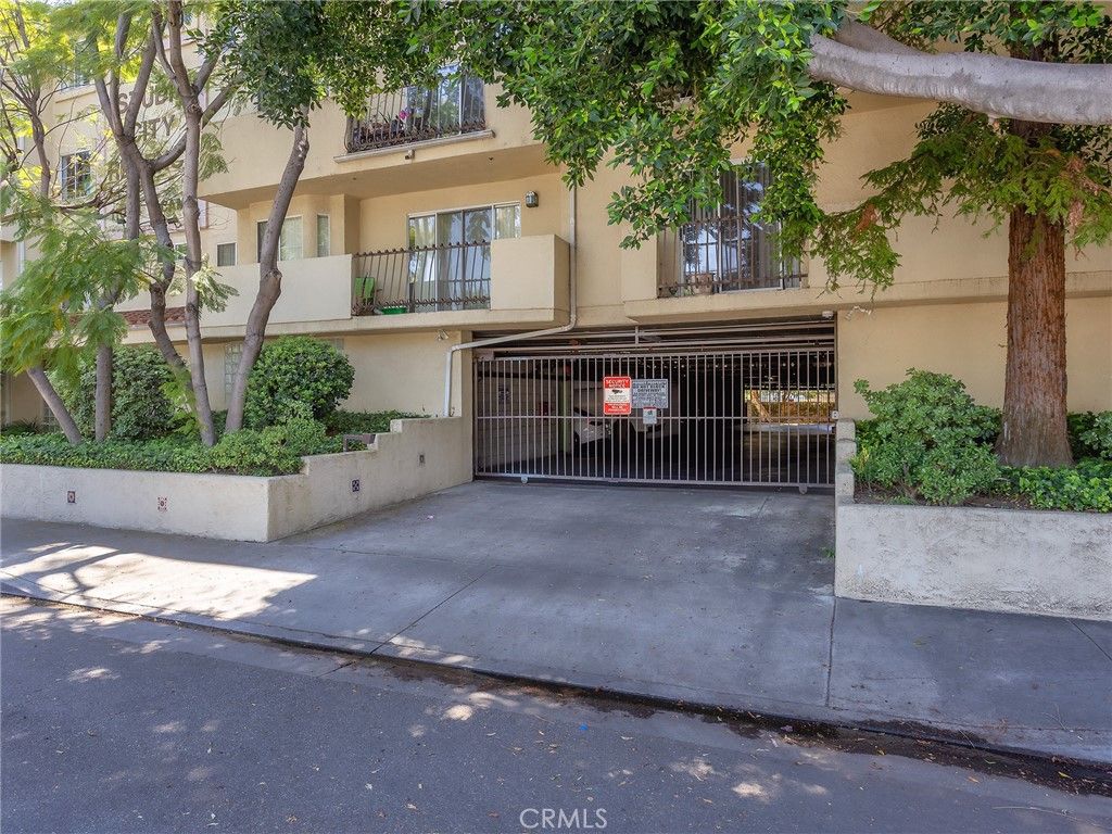 11044 Acama Street 302, Studio City, CA 91602 — photo 3