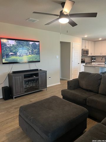 8824 Broad Wing Dr, San Antonio, TX 78222