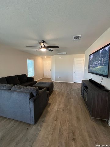 8824 Broad Wing Dr, San Antonio, TX 78222