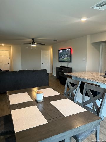 8824 Broad Wing Dr, San Antonio, TX 78222