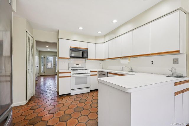 37 Minuteman Circle, Orangeburg, NY 10962