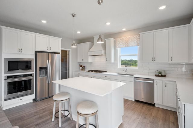 2089 Kestrel Drive, Shakopee, MN 55379