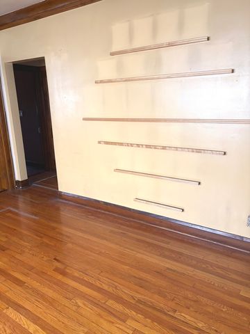 7713 S Cornell Avenue, Chicago, IL 60649