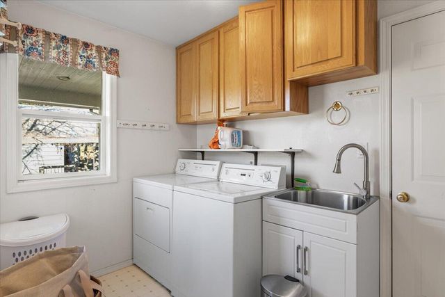 395 Autumn Lane, Jacksonville, OR 97530