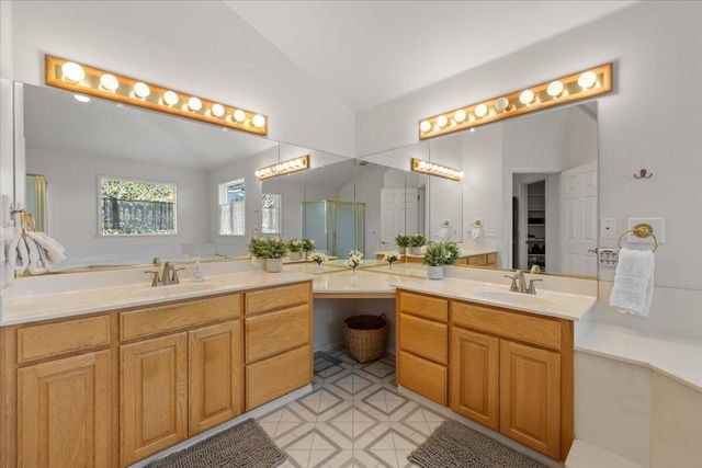 395 Autumn Lane, Jacksonville, OR 97530