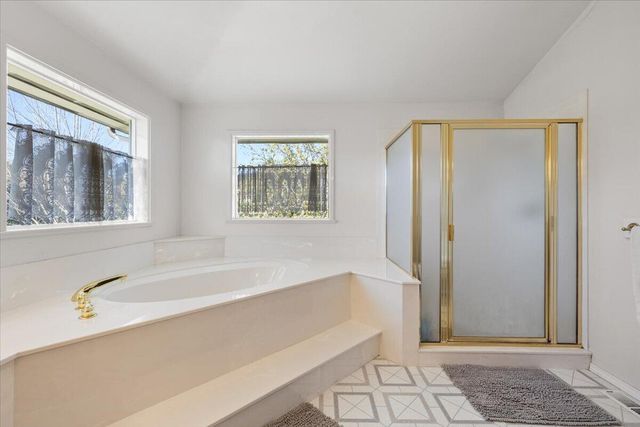 395 Autumn Lane, Jacksonville, OR 97530