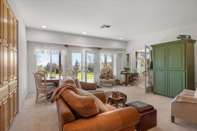 395 Autumn Lane, Jacksonville, OR 97530