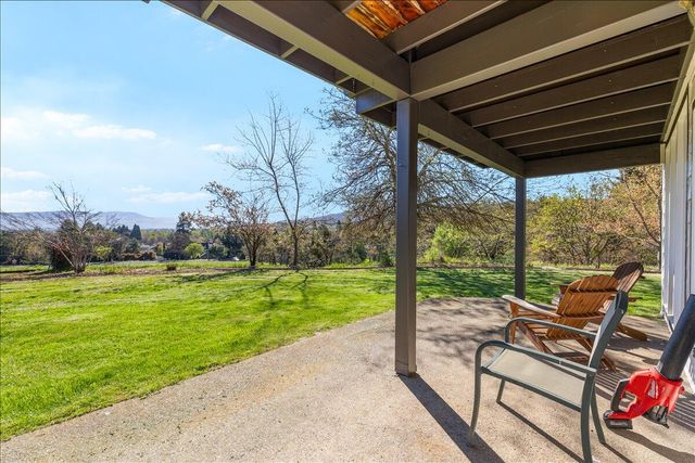 395 Autumn Lane, Jacksonville, OR 97530