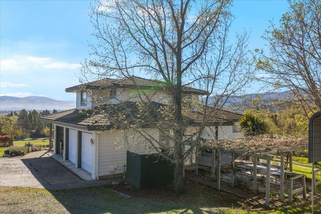 395 Autumn Lane, Jacksonville, OR 97530