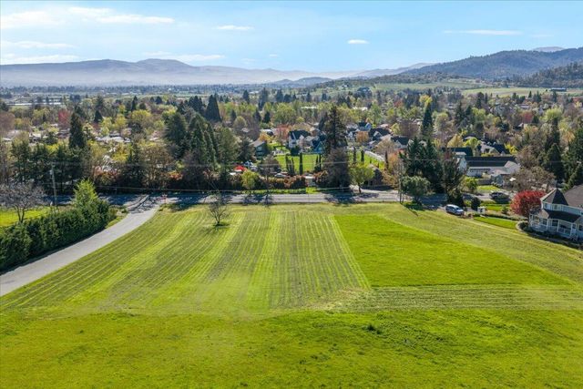 395 Autumn Lane, Jacksonville, OR 97530