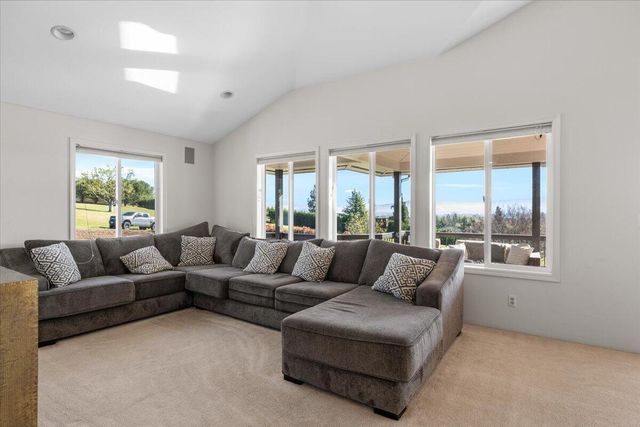 395 Autumn Lane, Jacksonville, OR 97530