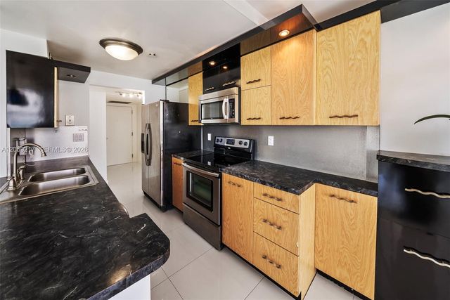 2555 Collins Ave 1511, Miami Beach, FL 33140