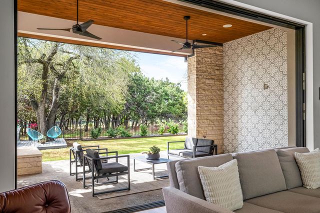 8221 Carranzo DR, Austin, TX 78735