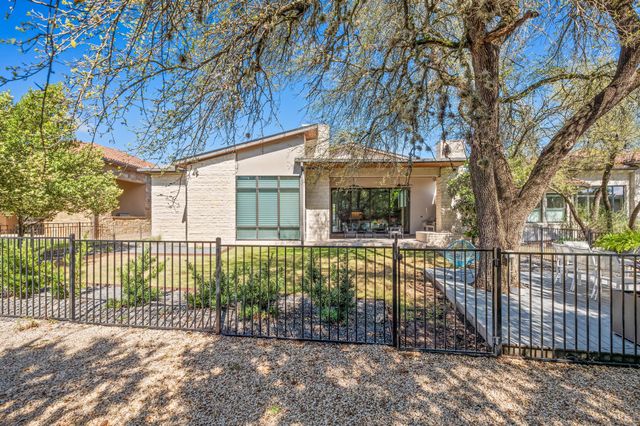 8221 Carranzo DR, Austin, TX 78735