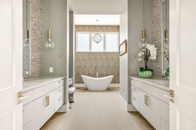 8221 Carranzo DR, Austin, TX 78735