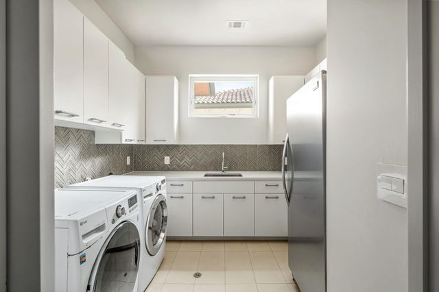 8221 Carranzo DR, Austin, TX 78735