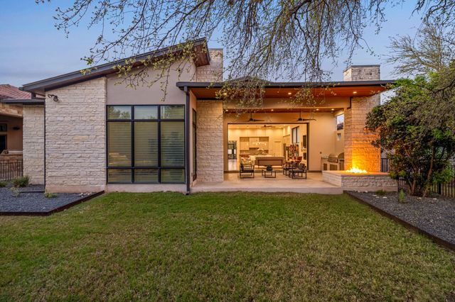 8221 Carranzo DR, Austin, TX 78735