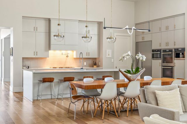 8221 Carranzo DR, Austin, TX 78735