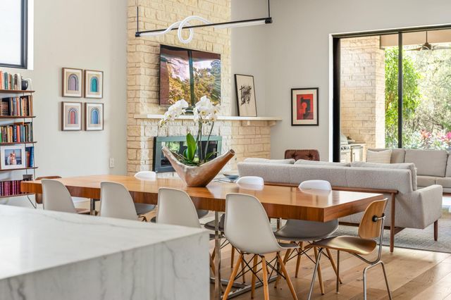 8221 Carranzo DR, Austin, TX 78735