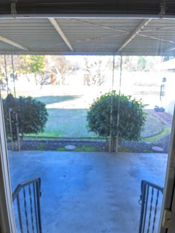 6874 E E. Olive Avenue E, Fresno, CA 93727