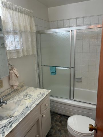 6874 E E. Olive Avenue E, Fresno, CA 93727