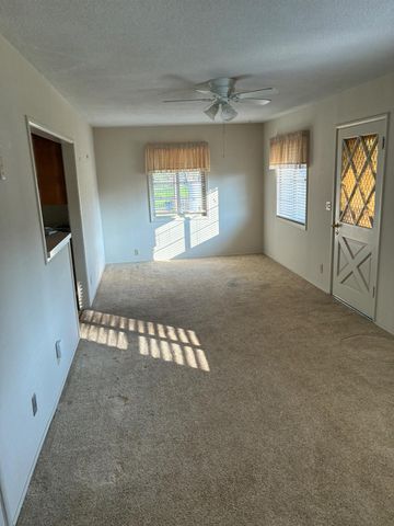 6874 E E. Olive Avenue E, Fresno, CA 93727