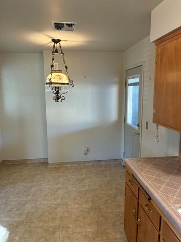 6874 E E. Olive Avenue E, Fresno, CA 93727