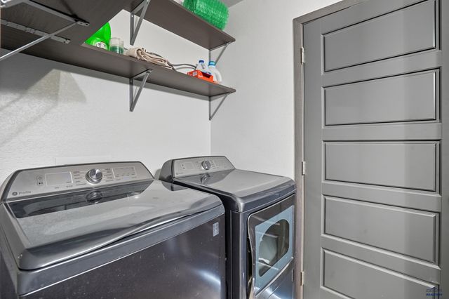 657 LIBERTY PARK DR, Box Elder, SD 57719