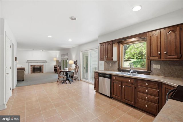 410 CARDINAL CT, Lancaster, PA 17603
