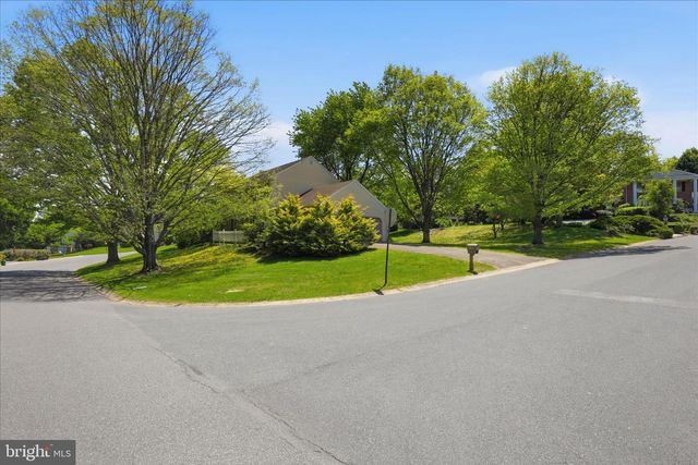 410 CARDINAL CT, Lancaster, PA 17603