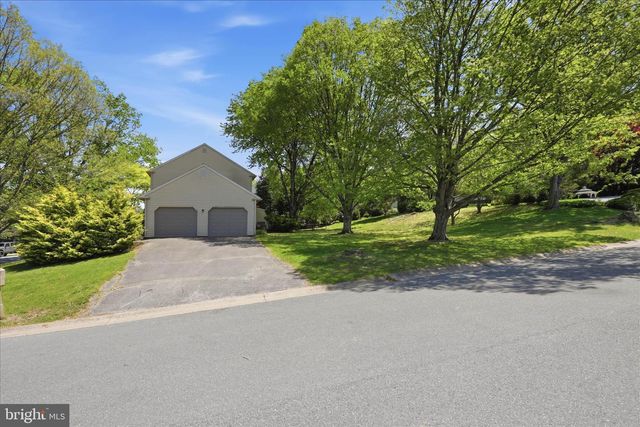 410 CARDINAL CT, Lancaster, PA 17603
