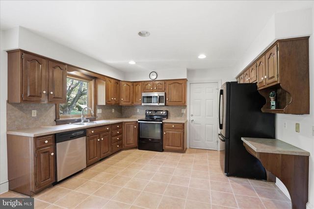410 CARDINAL CT, Lancaster, PA 17603