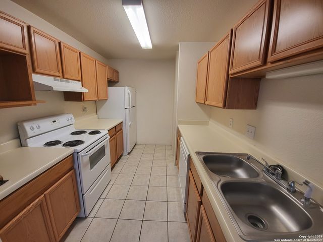 7959 MG Rd, San Antonio, TX 78251