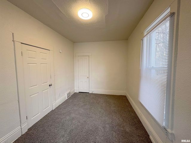 2700 W MARQUETTE Street, Peoria, IL 61605