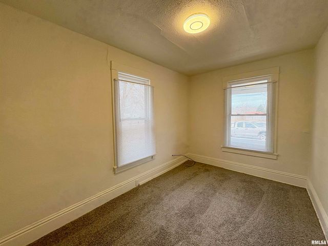 2700 W MARQUETTE Street, Peoria, IL 61605