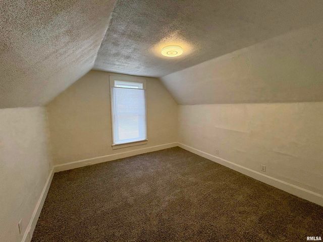 2700 W MARQUETTE Street, Peoria, IL 61605