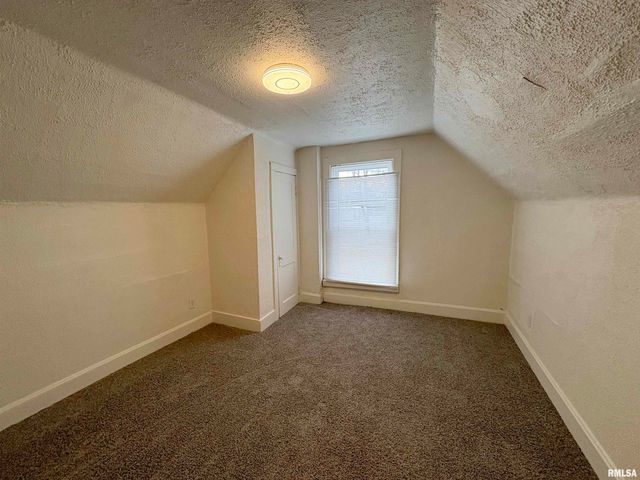 2700 W MARQUETTE Street, Peoria, IL 61605