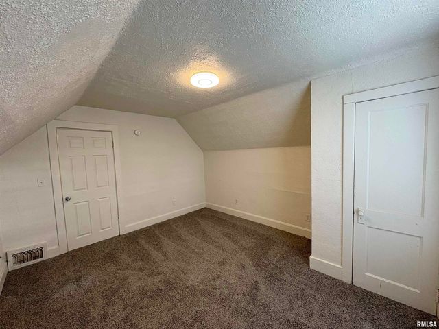 2700 W MARQUETTE Street, Peoria, IL 61605