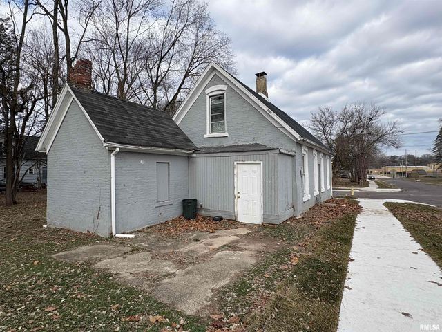 2700 W MARQUETTE Street, Peoria, IL 61605