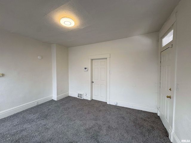 2700 W MARQUETTE Street, Peoria, IL 61605