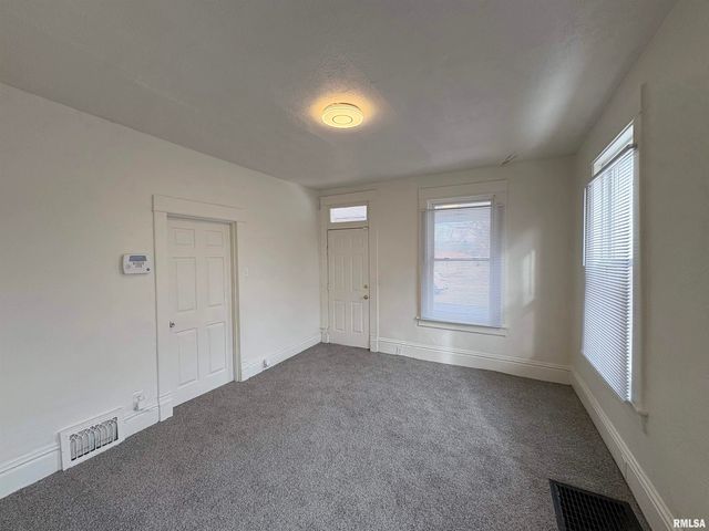 2700 W MARQUETTE Street, Peoria, IL 61605