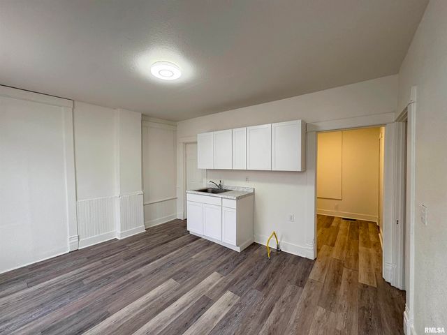 2700 W MARQUETTE Street, Peoria, IL 61605