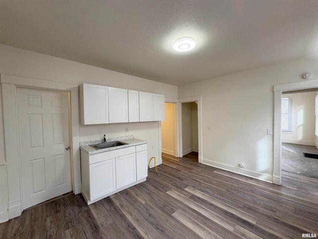 2700 W MARQUETTE Street, Peoria, IL 61605