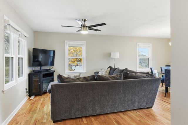 16 COOPER Avenue, Council Bluffs, IA 51503