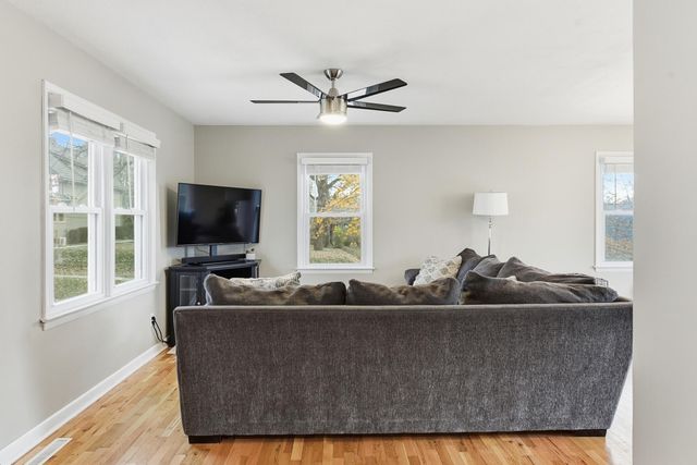 16 COOPER Avenue, Council Bluffs, IA 51503