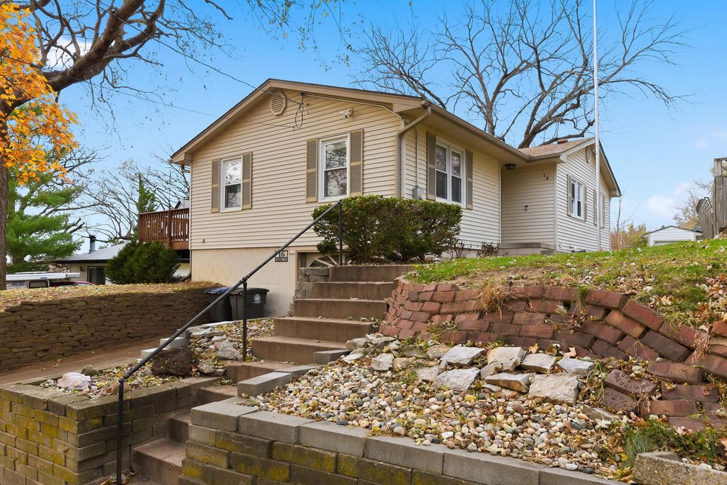 16 COOPER Avenue, Council Bluffs, IA 51503